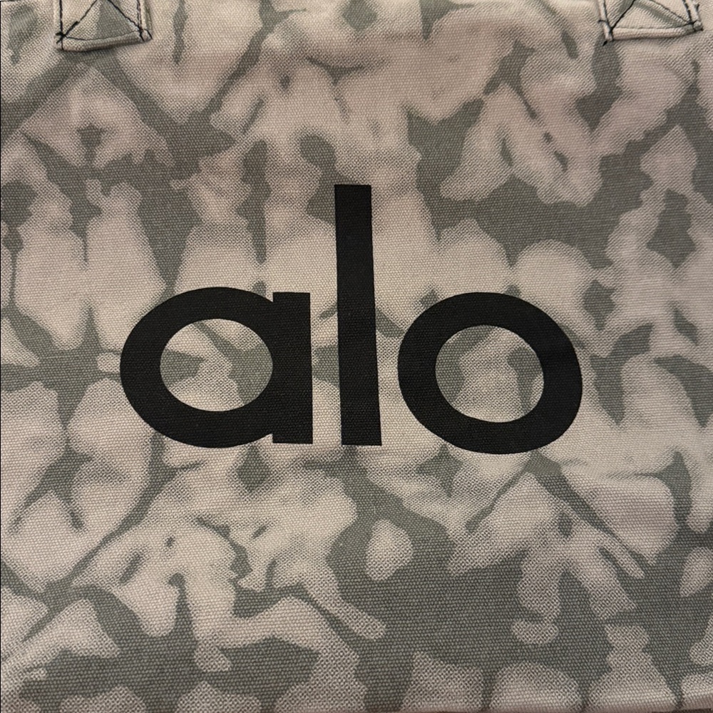 NWT-ALO Yoga Camouflage Tote Bag